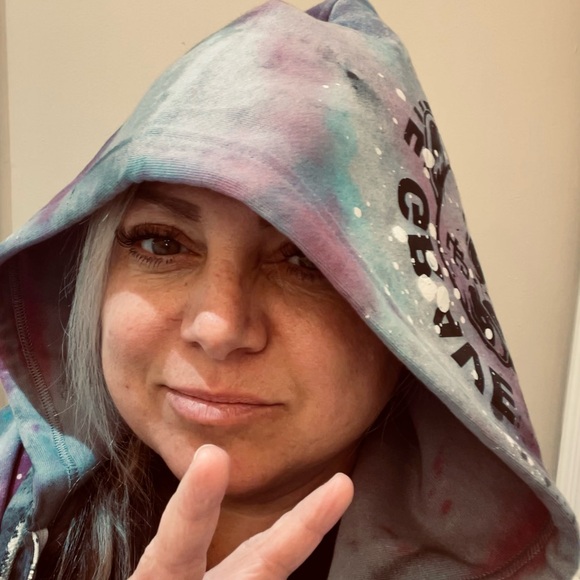 Meet your Posher, Lisa - Picture 1 of 2